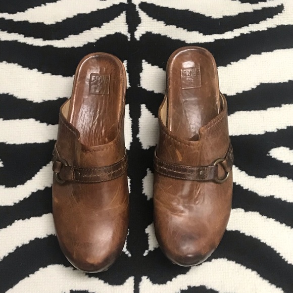 NWOB Frye Clara O Ring Wooden Clogs Distressed Leather Cognac Size 10 - Picture 4 of 11